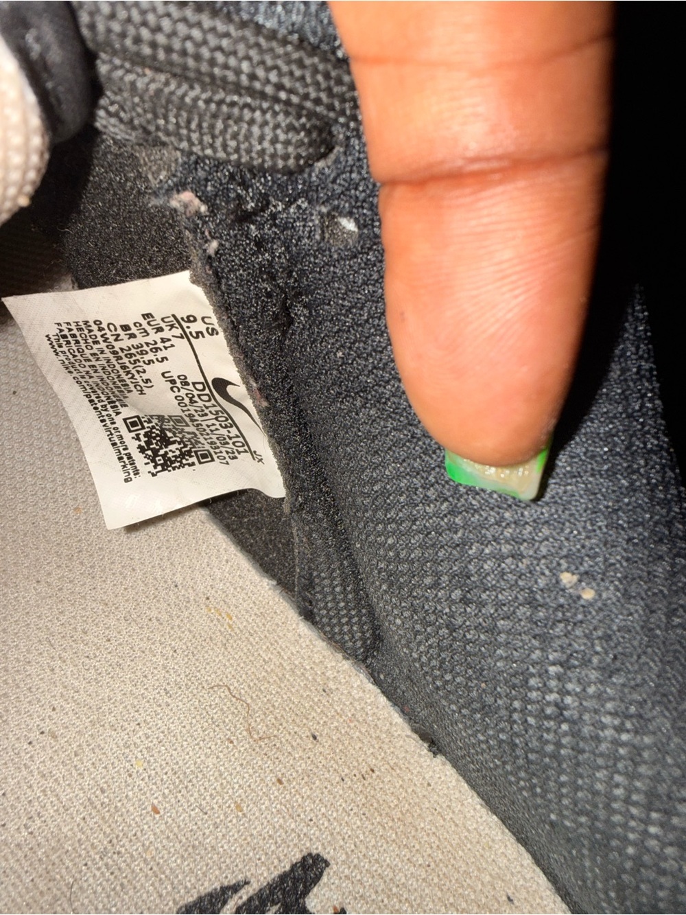 Nike Black and White Low-Top Sneakers - Picture 3 of 3